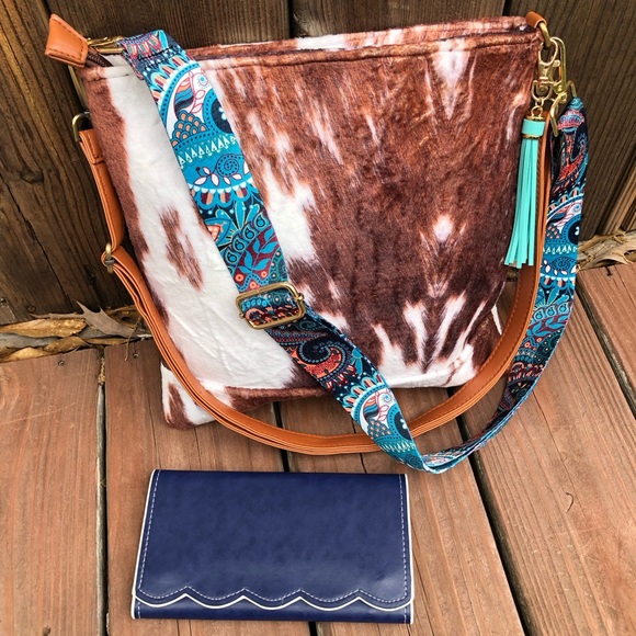 NEW FAUX COWHIDE FUR WESTERN CROSSBODY BAG PURSE WALLET SET & TASSEL BAG CHARM - Picture 1 of 7